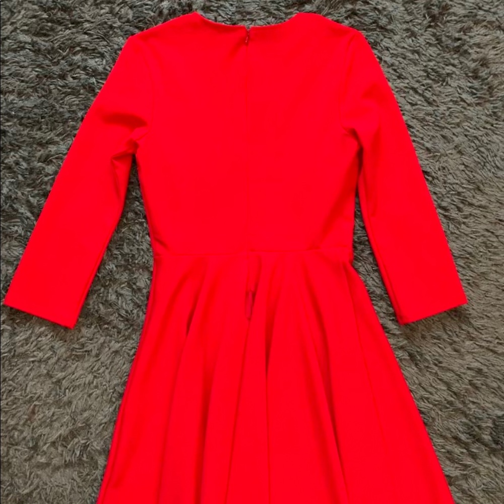 Red dress - Picture 3 of 3